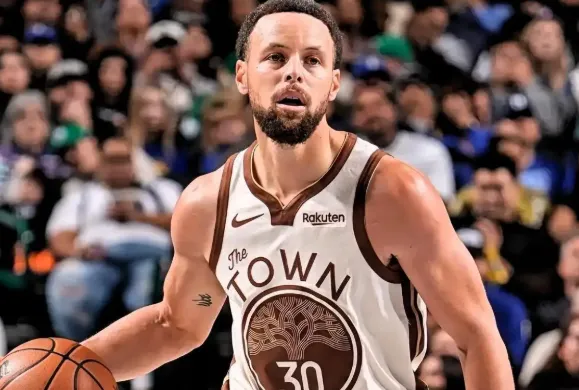 多多28-库里首节比赛替补登场三分3投1中，得到3分2篮板1封盖